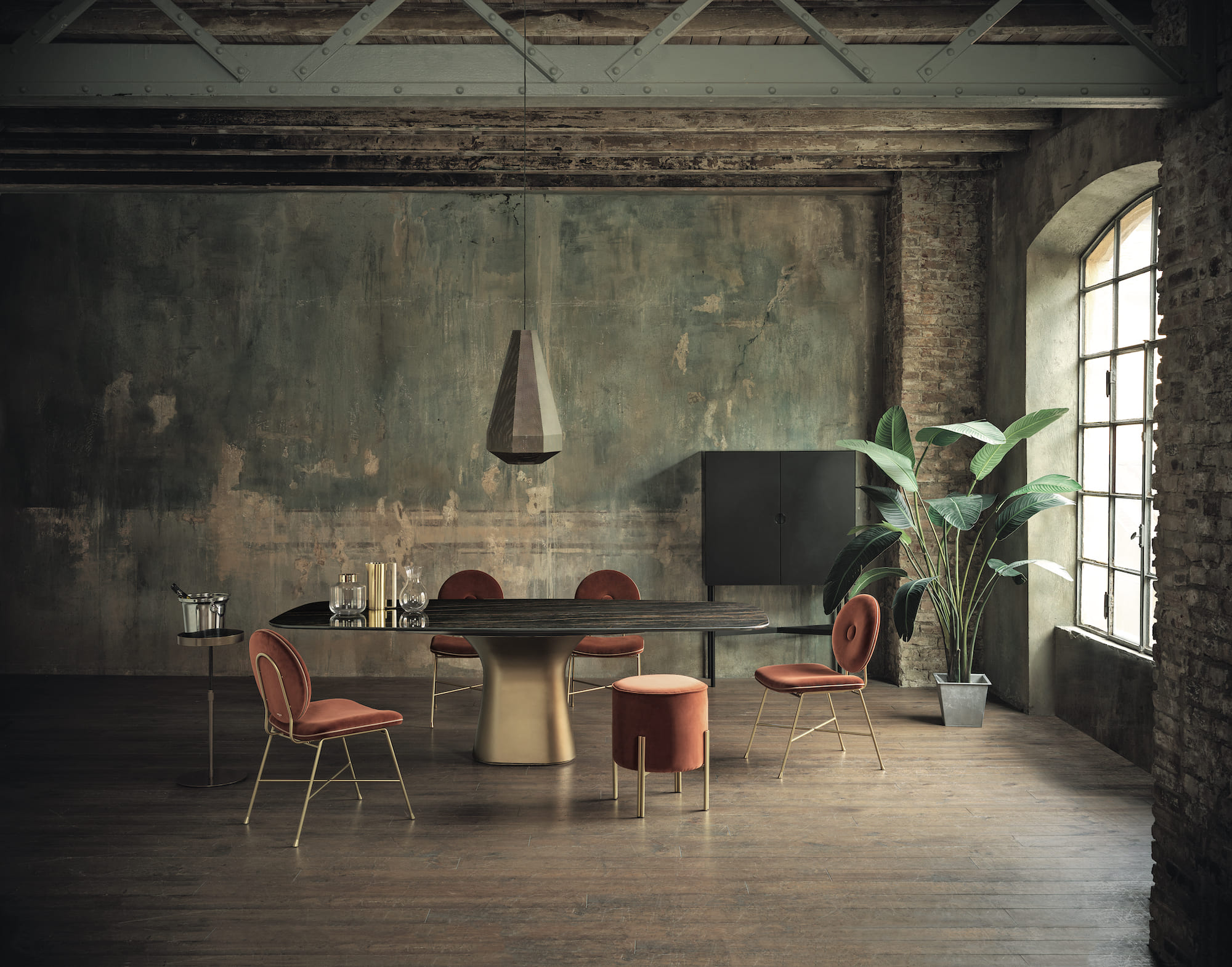 PODIUM_52-17PC004_CM005_PENELOPE_34-04M325_TVE06_TVE06_MADISON_15-50CSM055_C185S_LIFT_08-39M328_C152_PANDORA_56-08M328